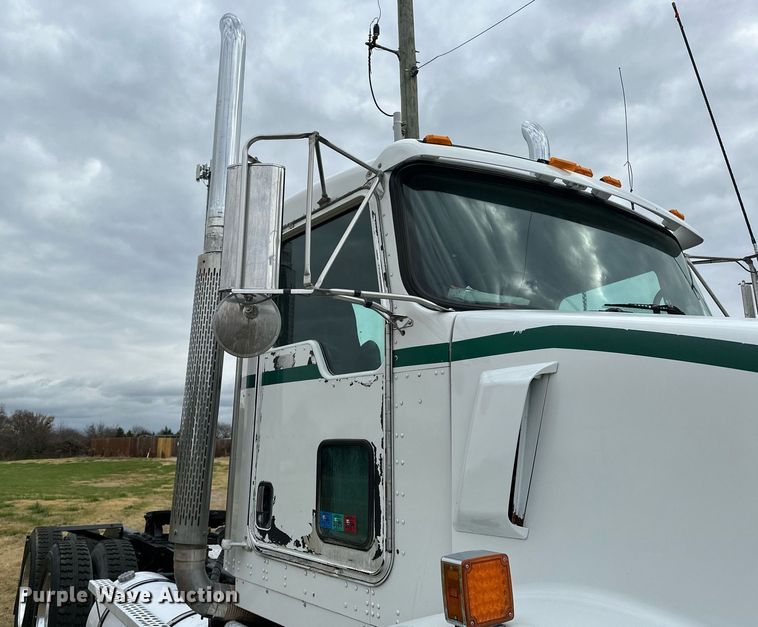 image for item DO5173 2013 Kenworth T800  semi truck