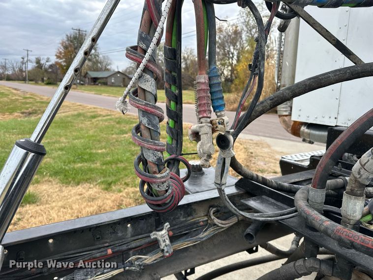 image for item DO5173 2013 Kenworth T800  semi truck