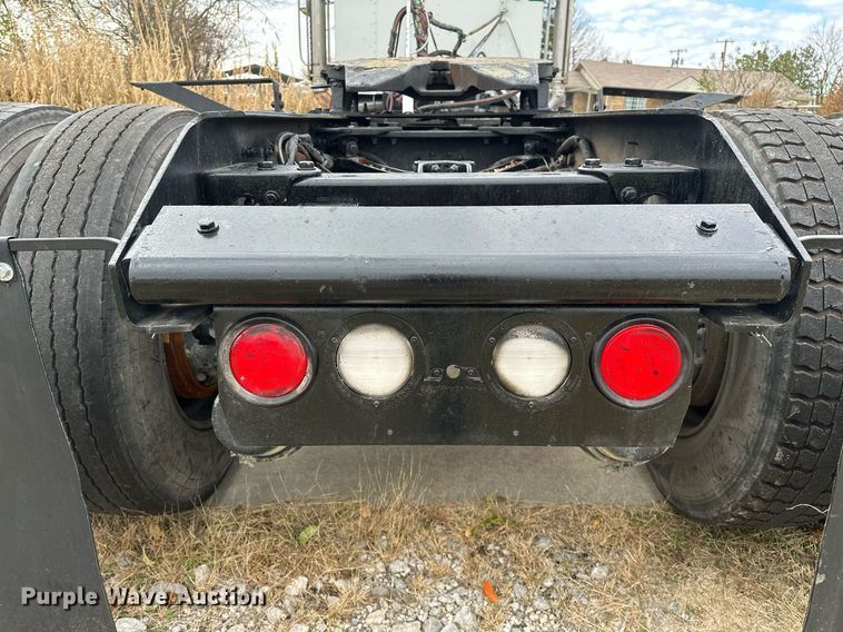 image for item DO5173 2013 Kenworth T800  semi truck