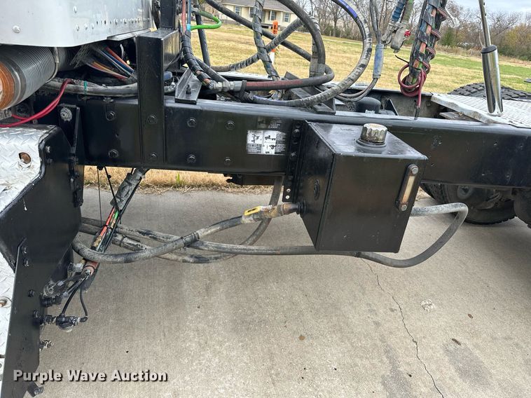 image for item DO5173 2013 Kenworth T800  semi truck