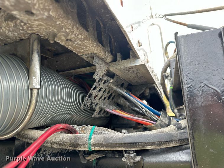 image for item DO5173 2013 Kenworth T800  semi truck