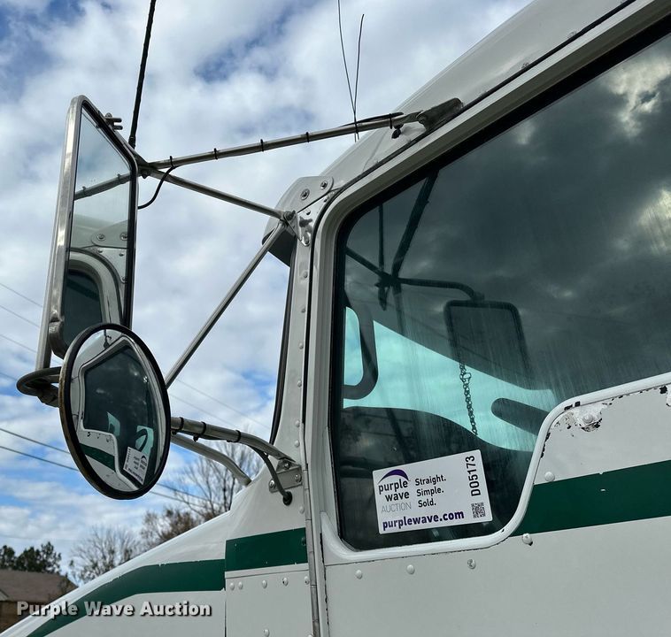 image for item DO5173 2013 Kenworth T800  semi truck