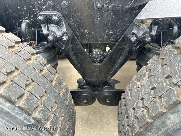 image for item DO5173 2013 Kenworth T800  semi truck