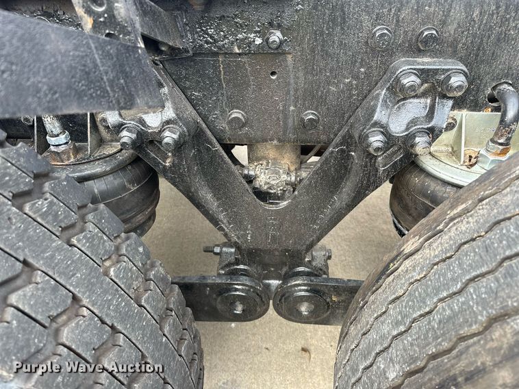 image for item DO5173 2013 Kenworth T800  semi truck