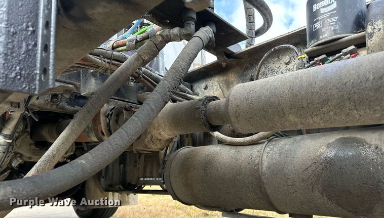 image for item DO5173 2013 Kenworth T800  semi truck