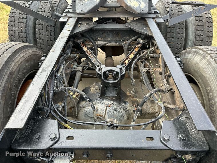 image for item DO5173 2013 Kenworth T800  semi truck