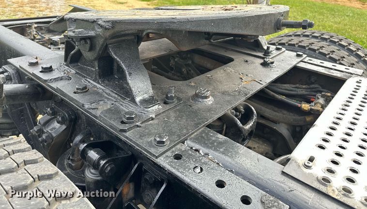 image for item DO5173 2013 Kenworth T800  semi truck