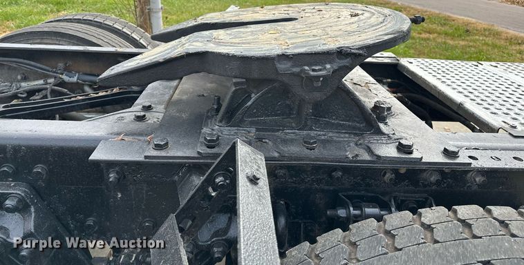 image for item DO5173 2013 Kenworth T800  semi truck