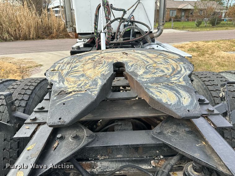 image for item DO5173 2013 Kenworth T800  semi truck