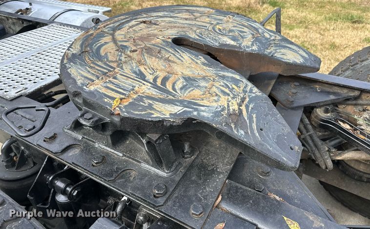 image for item DO5173 2013 Kenworth T800  semi truck