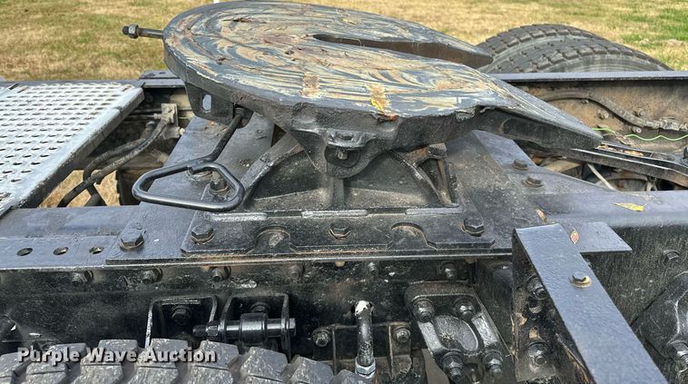 image for item DO5173 2013 Kenworth T800  semi truck