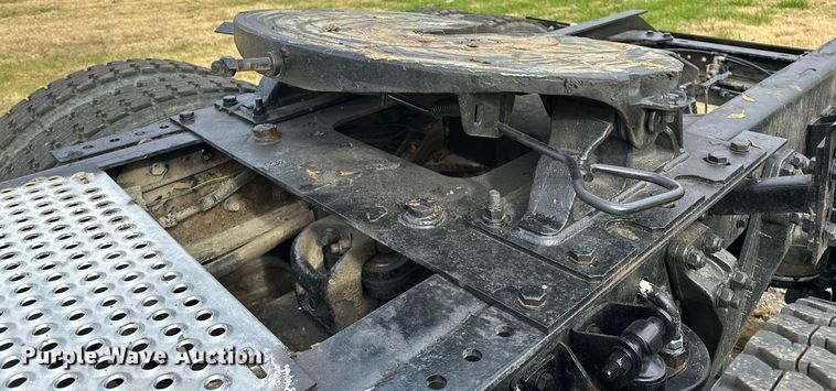 image for item DO5173 2013 Kenworth T800  semi truck