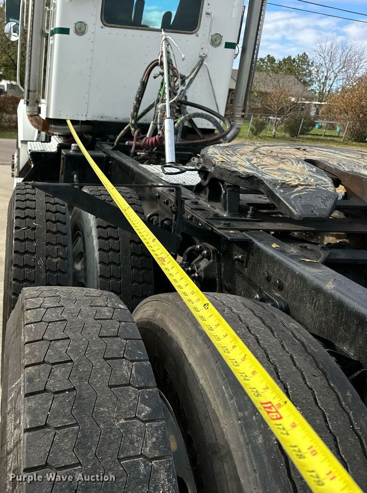 image for item DO5173 2013 Kenworth T800  semi truck