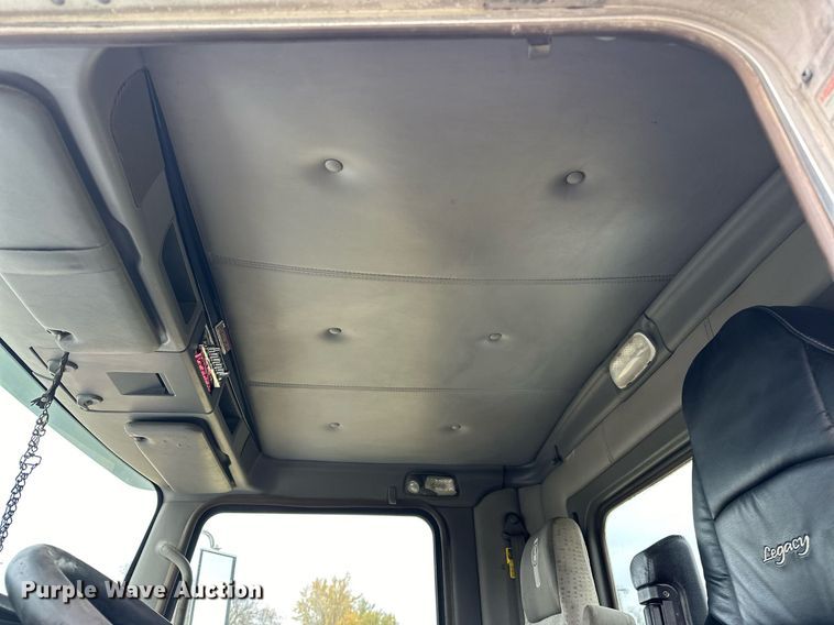 image for item DO5173 2013 Kenworth T800  semi truck