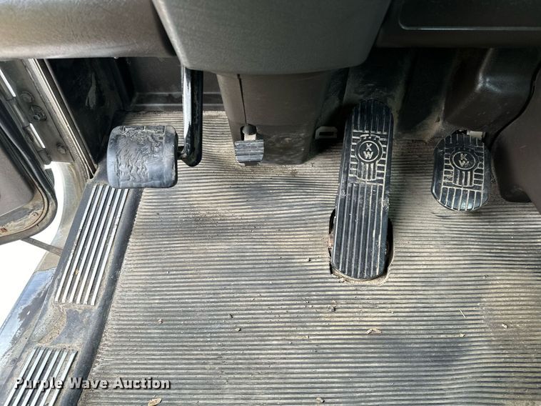 image for item DO5173 2013 Kenworth T800  semi truck