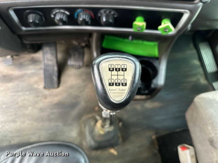 image for item DO5173 2013 Kenworth T800  semi truck