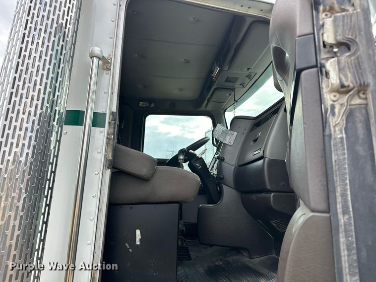 image for item DO5173 2013 Kenworth T800  semi truck