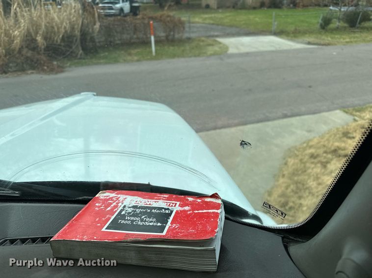 image for item DO5173 2013 Kenworth T800  semi truck