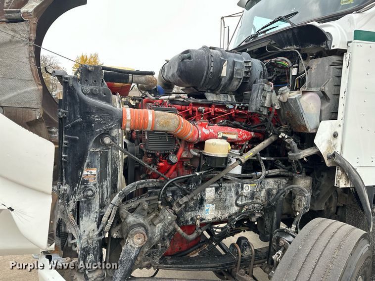 image for item DO5173 2013 Kenworth T800  semi truck