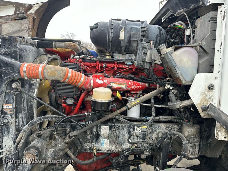 image for item DO5173 2013 Kenworth T800  semi truck