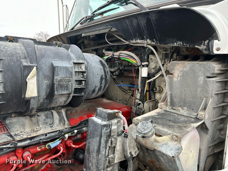 image for item DO5173 2013 Kenworth T800  semi truck