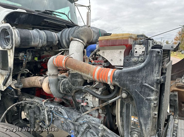 image for item DO5173 2013 Kenworth T800  semi truck