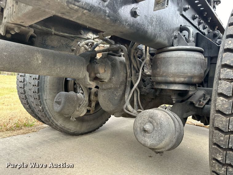 image for item DO5173 2013 Kenworth T800  semi truck