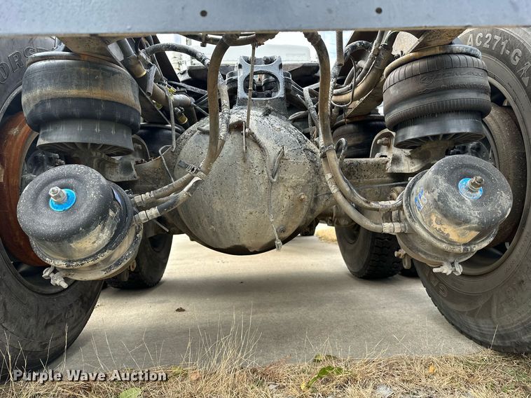 image for item DO5173 2013 Kenworth T800  semi truck