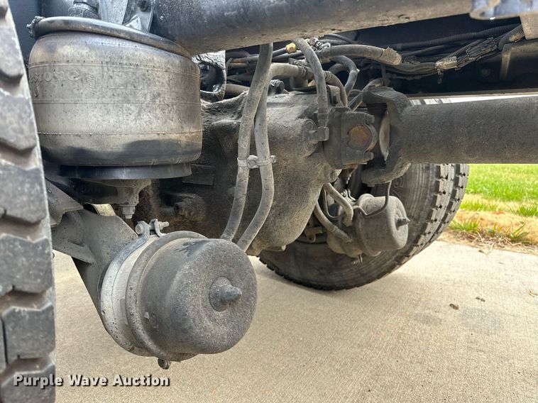 image for item DO5173 2013 Kenworth T800  semi truck