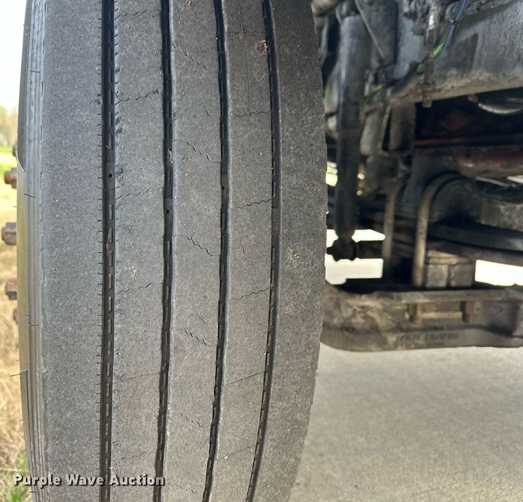 image for item DO5173 2013 Kenworth T800  semi truck