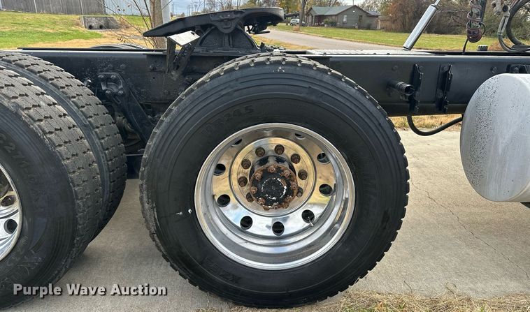 image for item DO5173 2013 Kenworth T800  semi truck