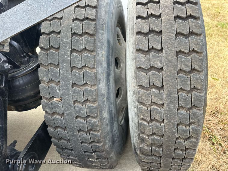 image for item DO5173 2013 Kenworth T800  semi truck