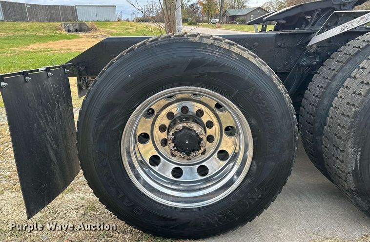 image for item DO5173 2013 Kenworth T800  semi truck