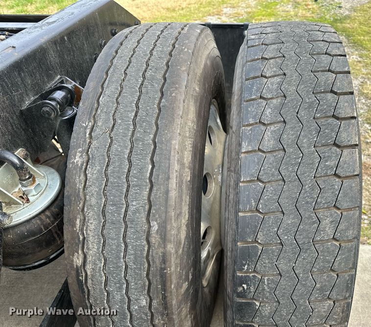 image for item DO5173 2013 Kenworth T800  semi truck