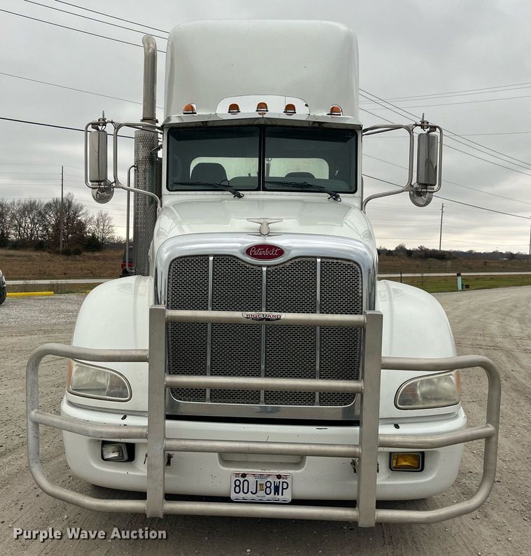 image for item DP2146 2009 Peterbilt 386  semi truck