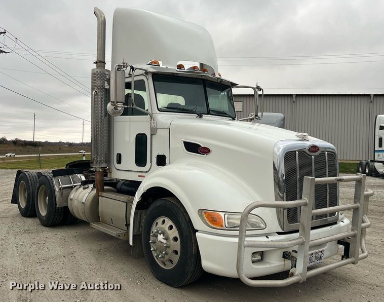 image for item DP2146 2009 Peterbilt 386  semi truck