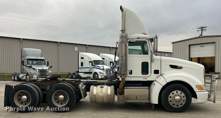 image for item DP2146 2009 Peterbilt 386  semi truck