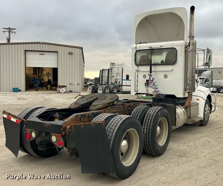 image for item DP2146 2009 Peterbilt 386  semi truck
