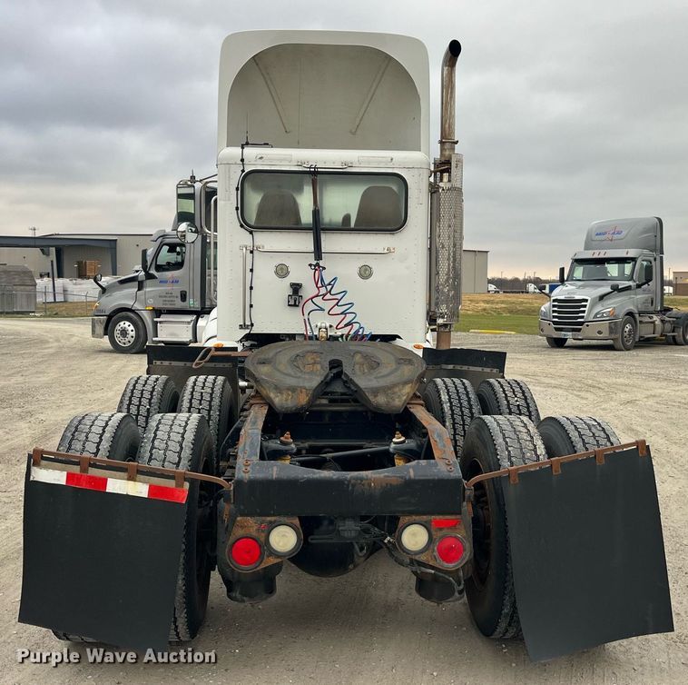 image for item DP2146 2009 Peterbilt 386  semi truck