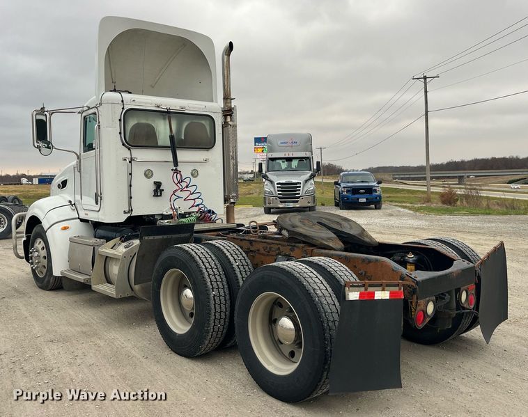 image for item DP2146 2009 Peterbilt 386  semi truck