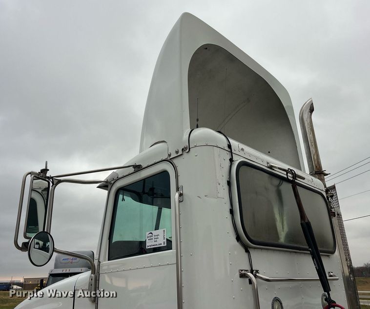 image for item DP2146 2009 Peterbilt 386  semi truck