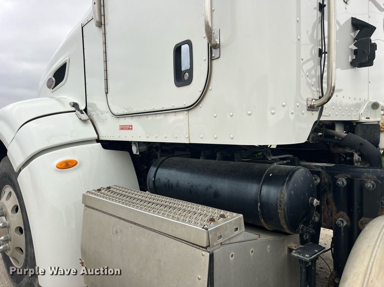 image for item DP2146 2009 Peterbilt 386  semi truck