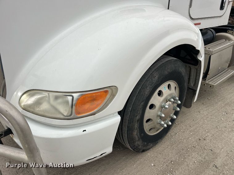 image for item DP2146 2009 Peterbilt 386  semi truck