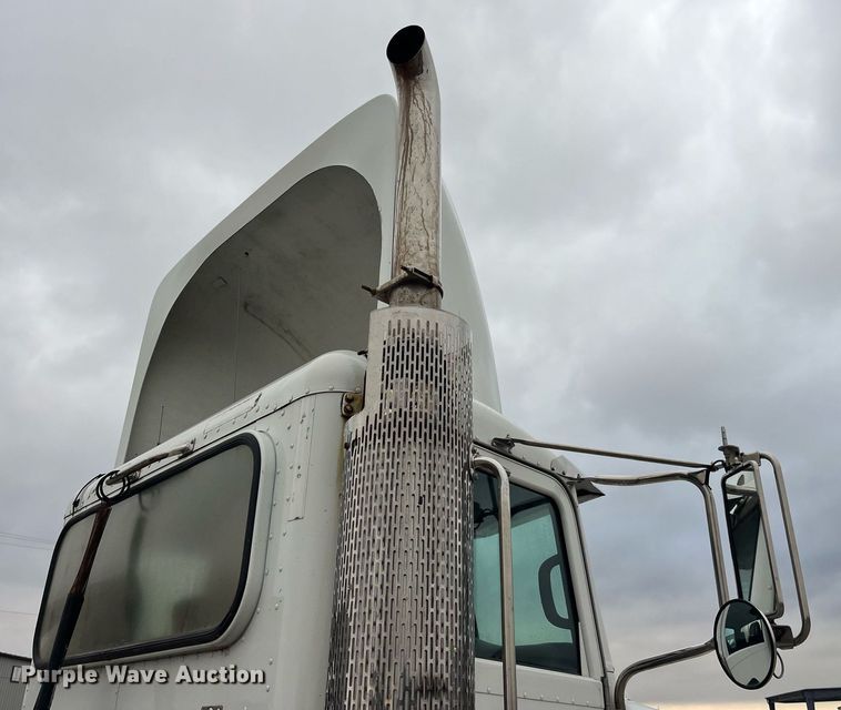 image for item DP2146 2009 Peterbilt 386  semi truck
