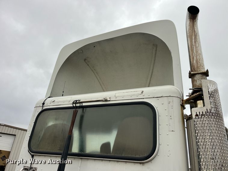 image for item DP2146 2009 Peterbilt 386  semi truck