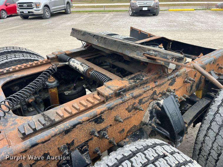 image for item DP2146 2009 Peterbilt 386  semi truck