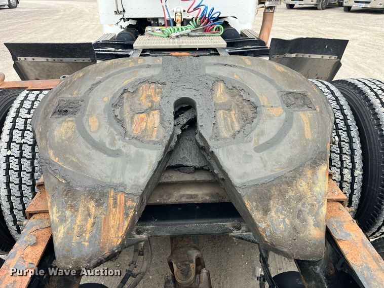 image for item DP2146 2009 Peterbilt 386  semi truck