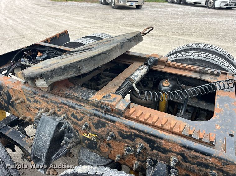 image for item DP2146 2009 Peterbilt 386  semi truck