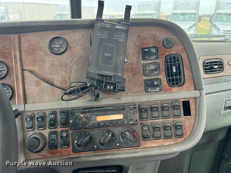 image for item DP2146 2009 Peterbilt 386  semi truck