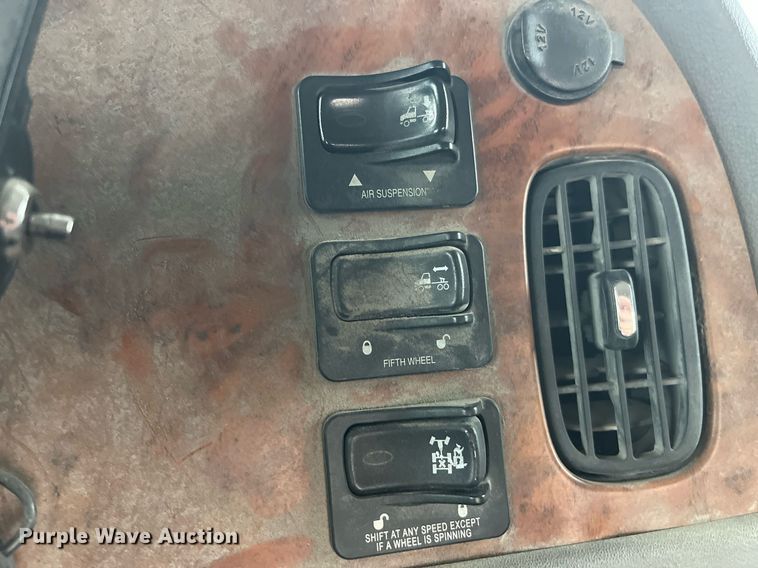 image for item DP2146 2009 Peterbilt 386  semi truck